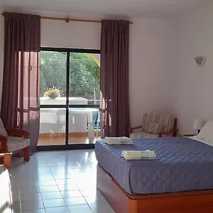 casa-irina-centro-cidade-albufeira.hotelaalgarve.com/