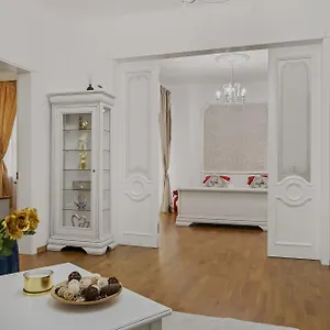 sweet-luxury-three-rooms-apartment-city-center-universitate.bucharesthotelsnow.com/